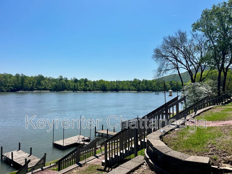 3166 Waterfront Dr in Chattanooga, TN - Building Photo