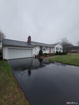46 Turkey Hill Rd in Newington, CT - Building Photo