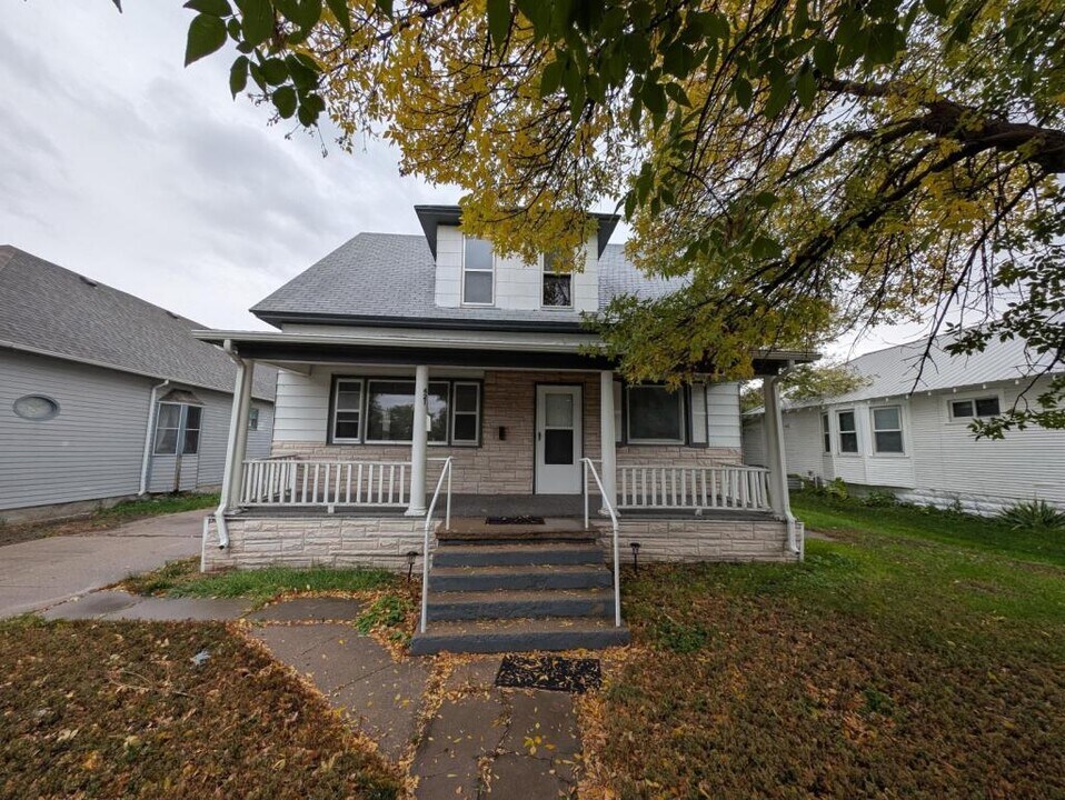 421 Pine St in Sterling, CO - Building Photo