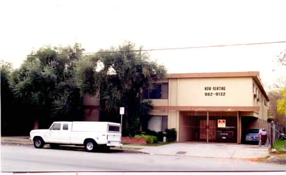 6535 Fulton Ave in Van Nuys, CA - Foto de edificio - Building Photo