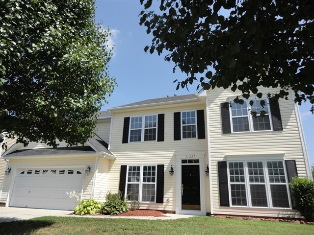 11227 Walland Ln in Charlotte, NC - Building Photo
