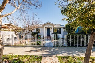 2100 Barclay St in Los Angeles, CA - Building Photo