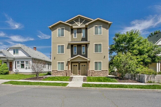 915 E Augusta Ave
