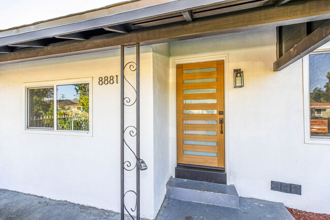 8881 Morehart Ave in Sun Valley, CA - Building Photo - Building Photo