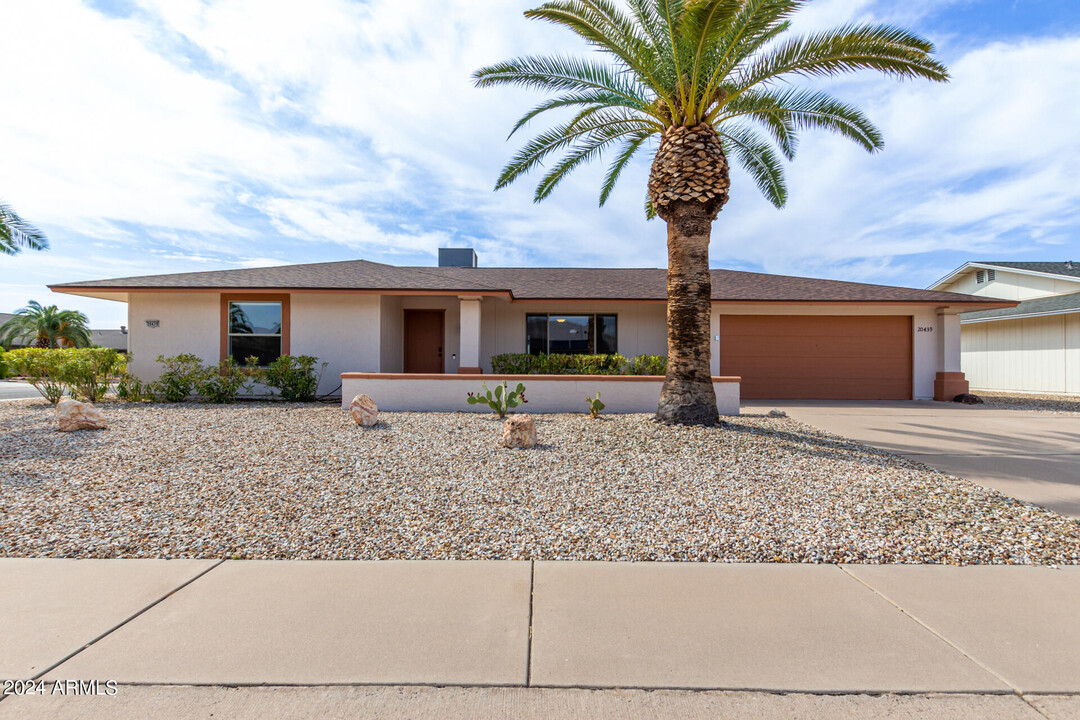 20439 N Skylark Dr in Sun City West, AZ - Building Photo