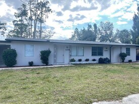 2266 Katherine St in Ft. Myers, FL - Building Photo