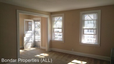 1811 N Warren Ave in Milwaukee, WI - Building Photo - Building Photo