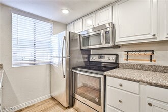 5493 Indian River Dr in Las Vegas, NV - Building Photo - Building Photo