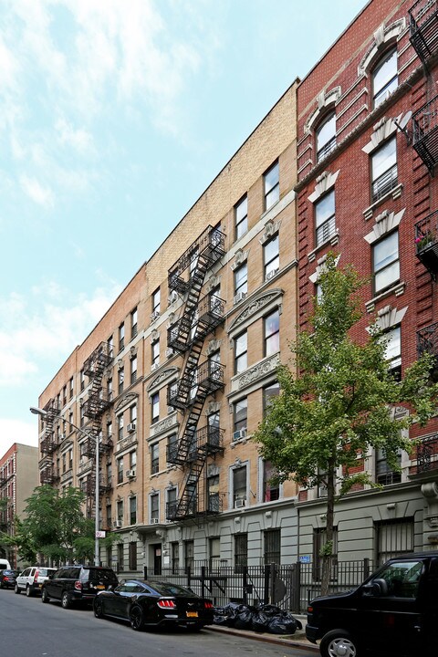 139 W 143rd St in New York, NY - Building Photo