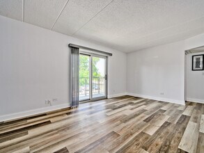 3849 N Parkway Dr in Northbrook, IL - Building Photo - Building Photo