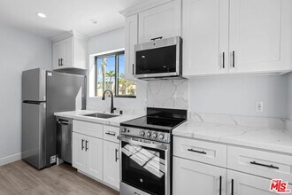 1518 1/2 Stearns Dr in Los Angeles, CA - Building Photo - Building Photo