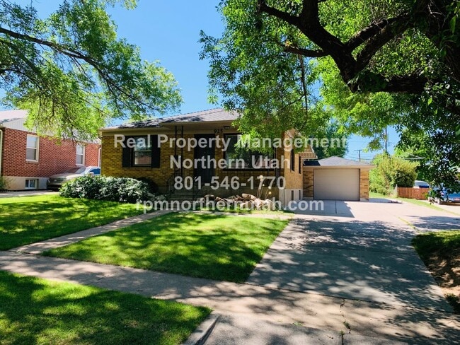 property at 925 E 33rd St