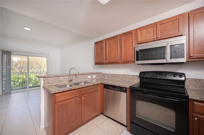 11403 NW 89th St, Unit 512 in Doral, FL - Building Photo - Building Photo
