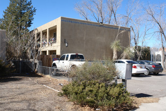 205 Vassar Dr SE in Albuquerque, NM - Building Photo - Building Photo