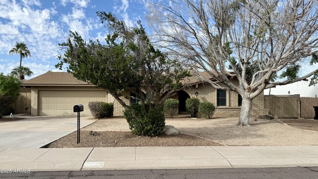 2502 E Sahuaro Dr in Phoenix, AZ - Building Photo - Building Photo