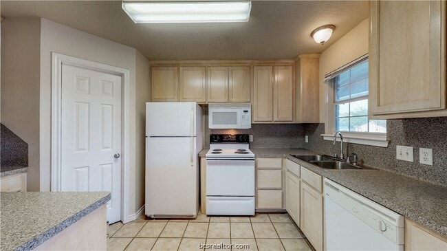 1420 Western Oaks Ct in Bryan, TX - Foto de edificio - Building Photo