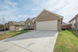 733 Poncho Ln in Haslet, TX - Foto de edificio - Building Photo