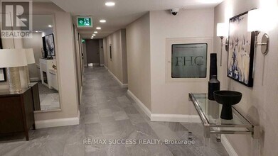 1230 Marlborough Ct in Oakville, ON - Building Photo - Building Photo