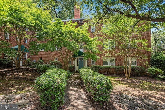 4004 Beecher St NW in Washington, DC - Foto de edificio - Building Photo