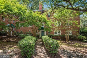 4004 Beecher St NW, Unit 304 in Washington, DC - Building Photo - Building Photo