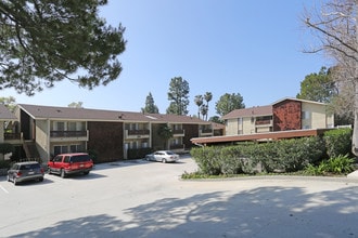 Lynn Villa Apartments in Thousand Oaks, CA - Building Photo - Building Photo