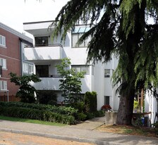 2233 W 1st Ave in Vancouver, BC - Building Photo