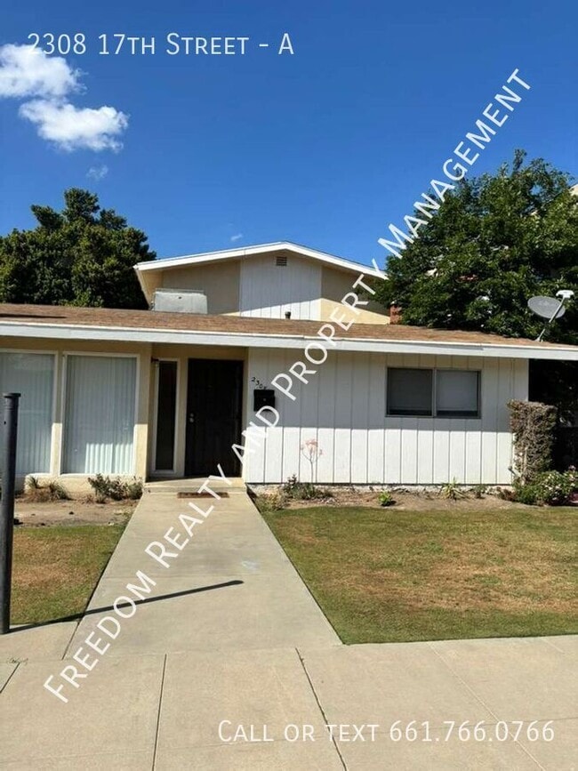 2308 17th St in Bakersfield, CA - Building Photo - Building Photo