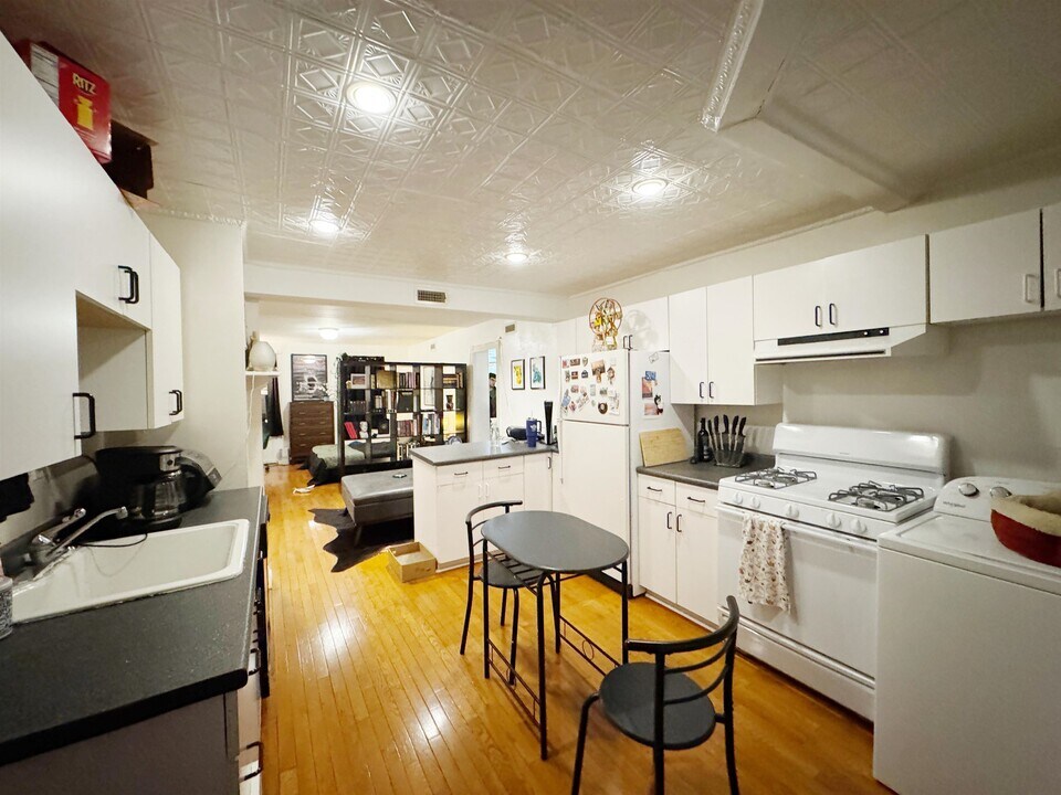 107 Sussex St in Jersey City, NJ - Building Photo