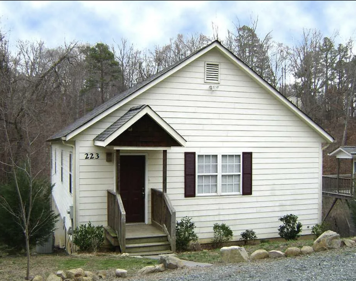 223 Jay St in Chapel Hill, NC - Building Photo