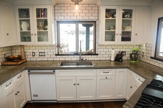 221 24th St in Manhattan Beach, CA - Foto de edificio - Building Photo