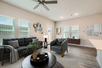 430 S Centro Cir in Shenandoah, TX - Building Photo - Building Photo