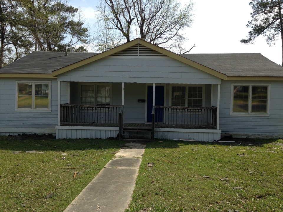 1807 Kings Rd in Leesville, LA - Building Photo