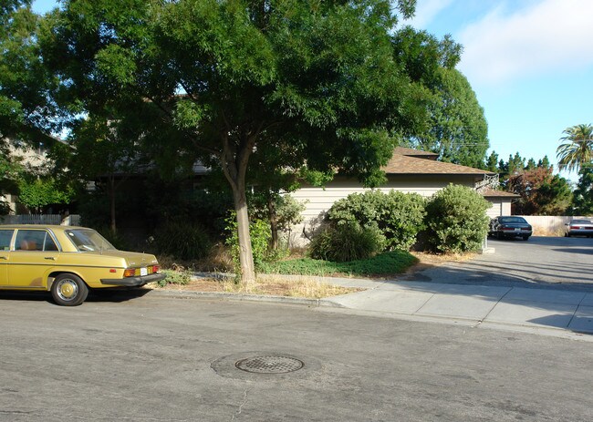 10311 Greenwood Ct in Cupertino, CA - Building Photo - Building Photo