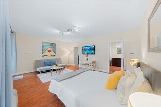 1241 14th St in Miami Beach, FL - Building Photo - Building Photo