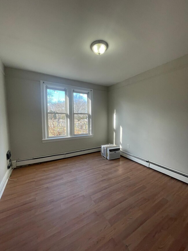 27 Eastern Pky, Unit 2 in Jersey City, NJ - Building Photo - Building Photo