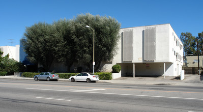 5030 Woodman Ave in Sherman Oaks, CA - Building Photo - Building Photo