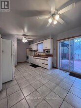 24 Elmsdale Dr in Kitchener, ON - Building Photo - Building Photo