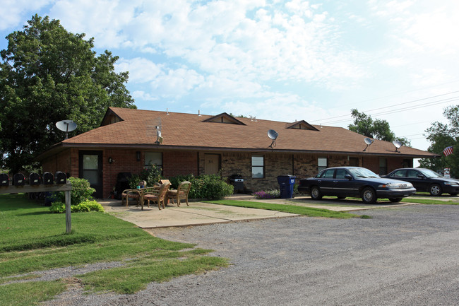 Union City Apartments in Union City, OK - Building Photo - Building Photo