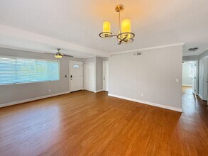 8687 San Vicente St in San Diego, CA - Building Photo - Building Photo