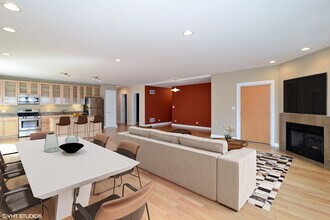 2233 W Lawrence Ave in Chicago, IL - Building Photo - Building Photo