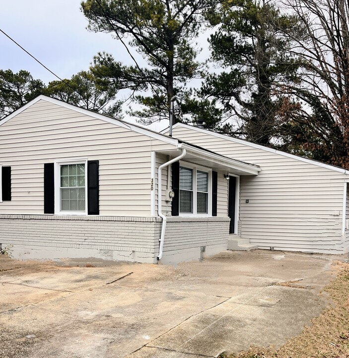 3200 Sandusky Dr in Decatur, GA - Building Photo