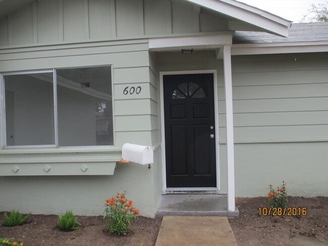 property at 600 N Y St