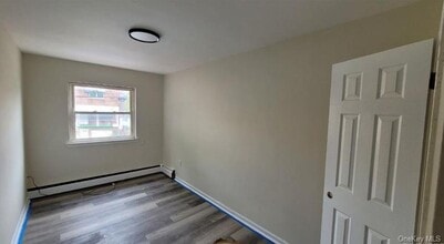 762 E 211th St in Bronx, NY - Building Photo - Building Photo