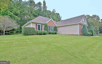 21 Wellington Mnr Dr, Unit 202 in Sharpsburg, GA - Foto de edificio - Building Photo