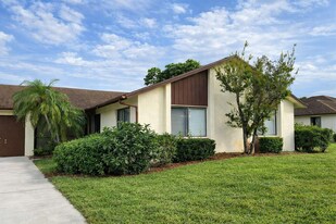 609 White Water Dr in West Palm Beach, FL - Building Photo