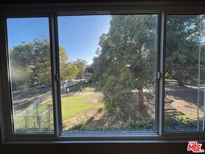 7327 Willoughby Ave in Los Angeles, CA - Building Photo - Building Photo