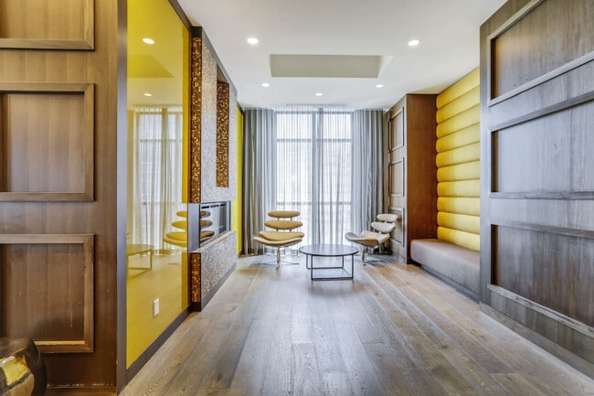 300 Front St W in Toronto, ON - Building Photo - Building Photo