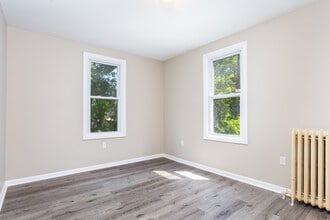 34 Court Park, Unit 3 in West Hartford, CT - Foto de edificio - Building Photo