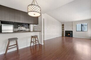 6880 E Mississippi Ave in Denver, CO - Building Photo