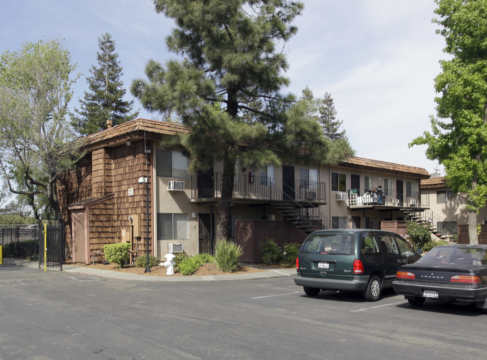 Monument Arms Apartments in Fairfield, CA - Building Photo